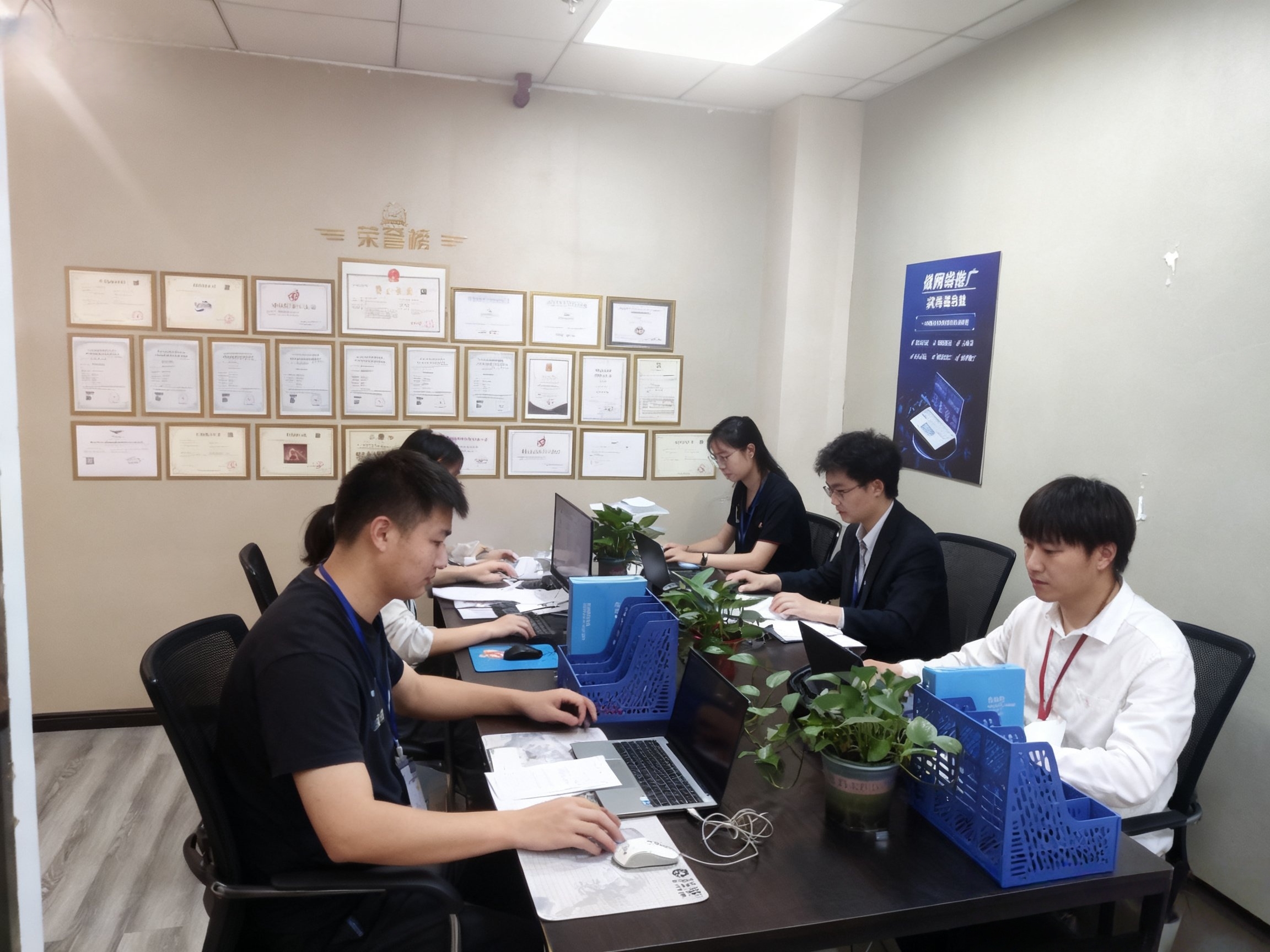公司实拍：工作场景与团队协作氛围